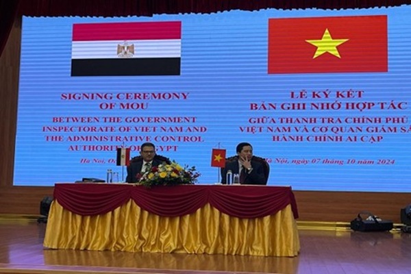 Signature d’un protocole d’accord entre l’Autorité de Contrôle Administratif égyptienne et l’Inspection gouvernementale du Vietnam dans le domaine de l’échange d’expertise et de la formation
