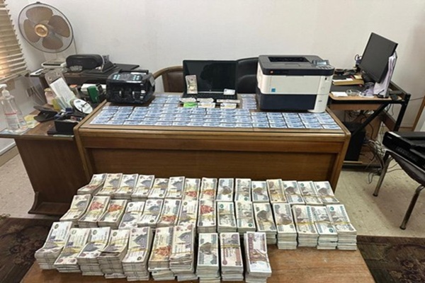 Arrestation de plusieurs responsables de la solidarité sociale dans les gouvernorats pour falsification, facilitation de l’appropriation de fonds publics et corruption, en exploitant les exonérations et avantages accordés par l’État aux personnes handicapées afin de faciliter l’importation de véhicules particuliers au profit de personnes non éligibles.