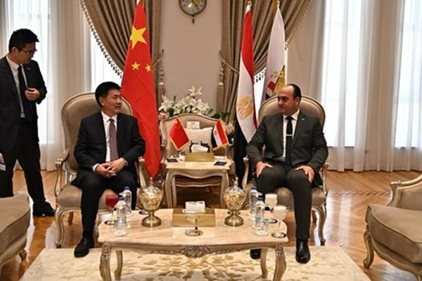 Le président de l'Autorité de contrôle administratif reçoit le secrétaire adjoint de la Commission centrale de contrôle de la discipline du Parti communiste chinois et le vice-président de la Commission nationale de supervision de Chine, ainsi que la délégation qui les accompagne.