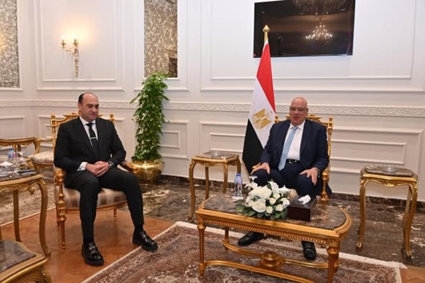 رئيس هيئة الرقابة الإدارية يتقدم بالتهنئة إلى السيد المستشار هشام بدوي رئيس مجلس النواب بتوليه مهام منصبه